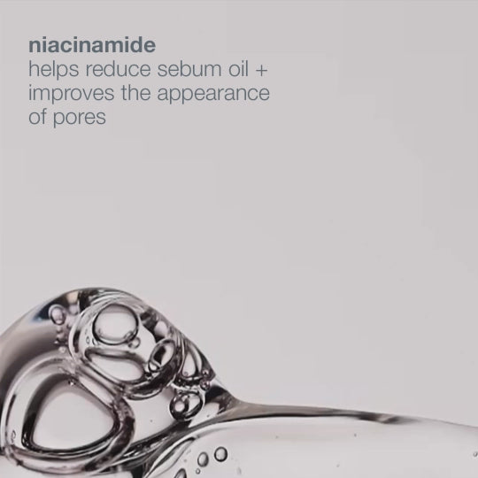  This multifaceted formula with Green Microalgae, Squalene, and Vitamin E blend blurs and smooths skin to help support healthy-looking pores while encapsulated light-reflective tint enhances skin tone with a sheer finish.