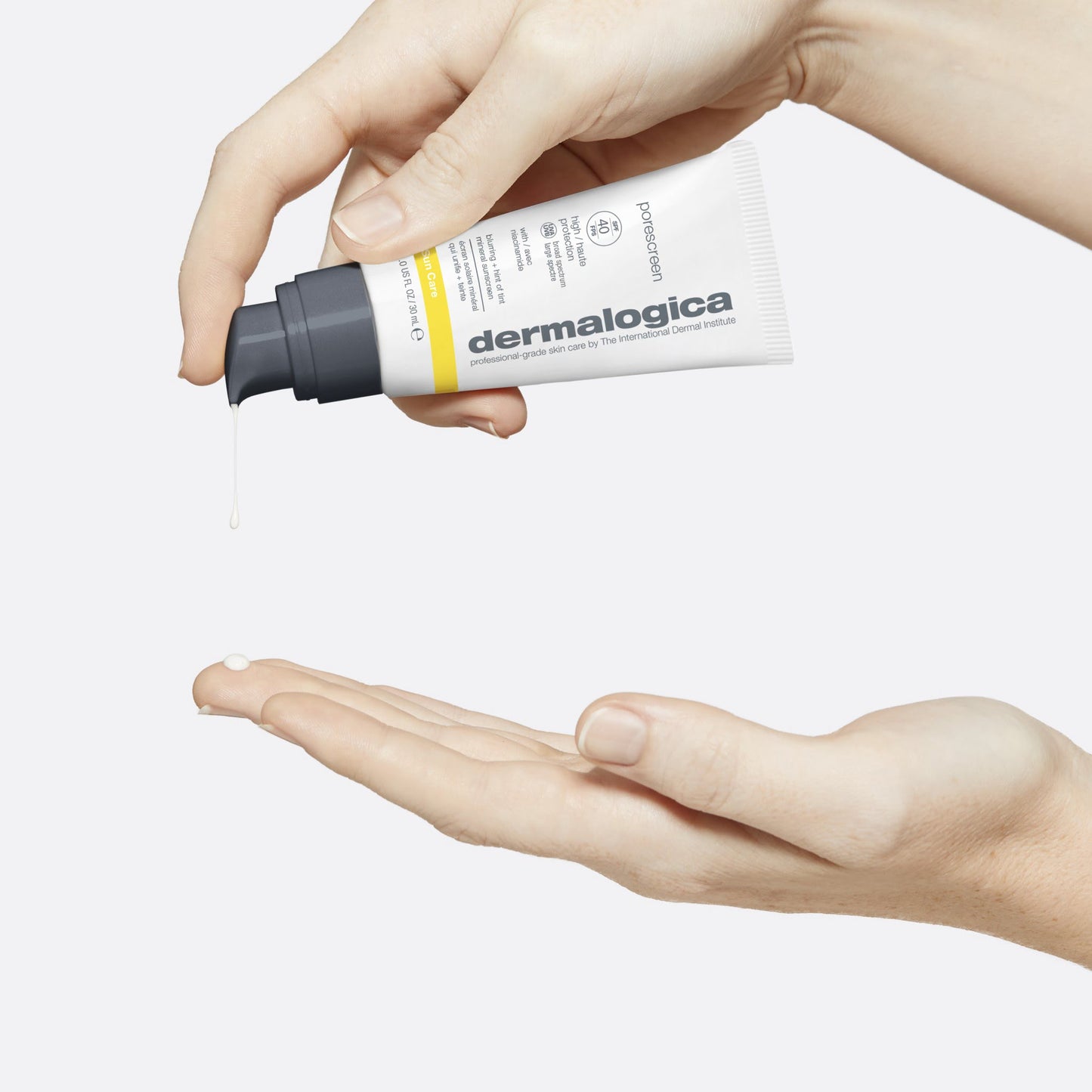 Lightweight, 100% mineral porescreen SPF 40 sunscreen with Zinc Oxide helps defend skin. 